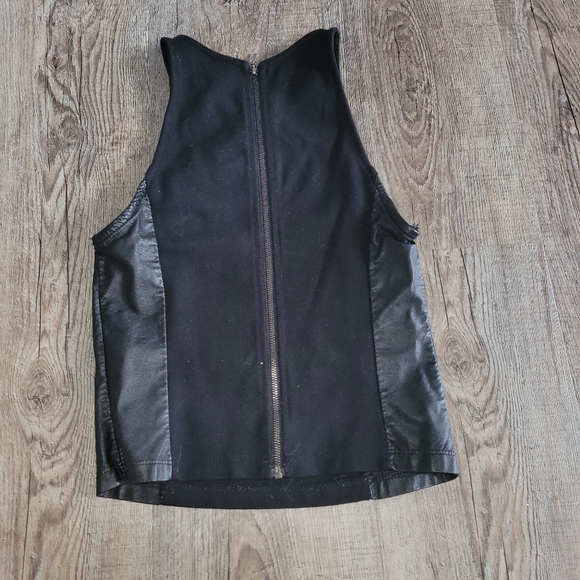 Top - Picture 2 of 2